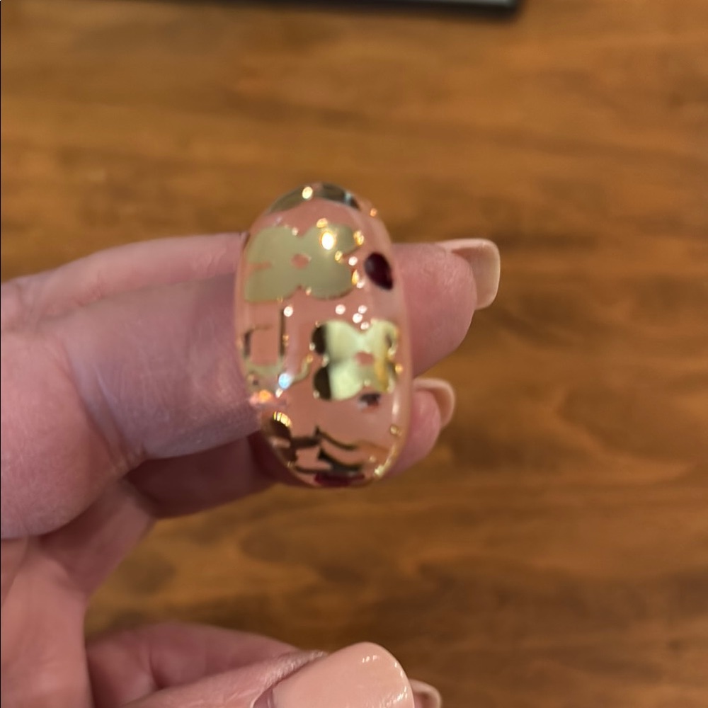 Elegant Louis Vuitton Gold and Pink Inclusion resin Women's Ring - Picture 5 of 9